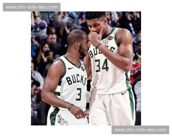 西汉姆联防守组织缺乏层次 常被对手简单配合打穿肋部